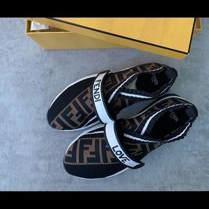 $8️⃣9️⃣0️⃣ Fendi Sneakers